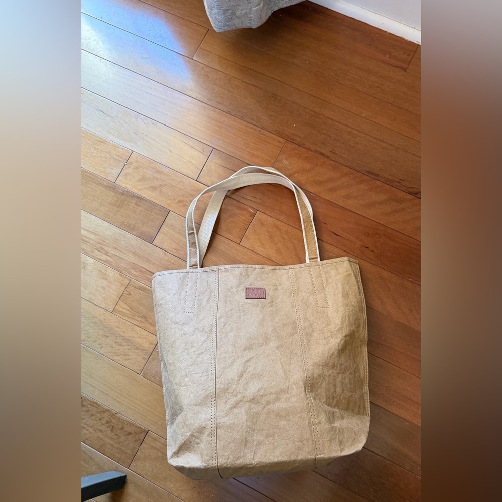 OUT OF THE WOODS Iconic Shopper Sahara color Tote. - Picture 2 of 9